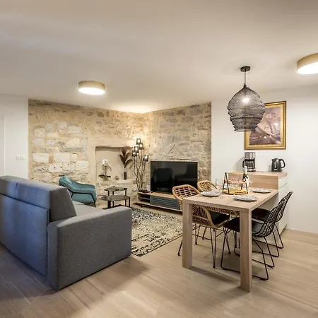 Diamond In The Heart Of The Palace Apartment Split