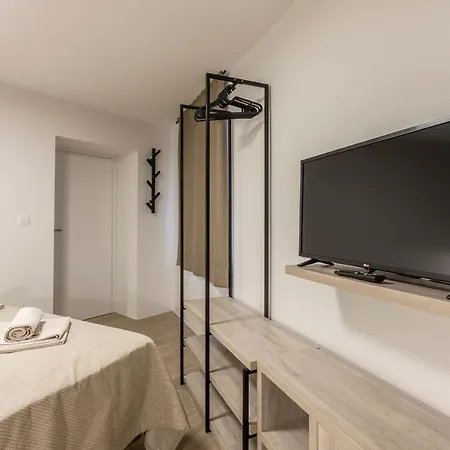 Diamond In The Heart Of The Palace Apartment Split