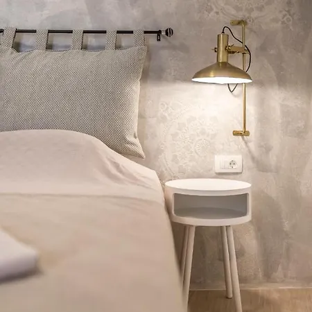 Diamond In The Heart Of The Palace Apartment Split